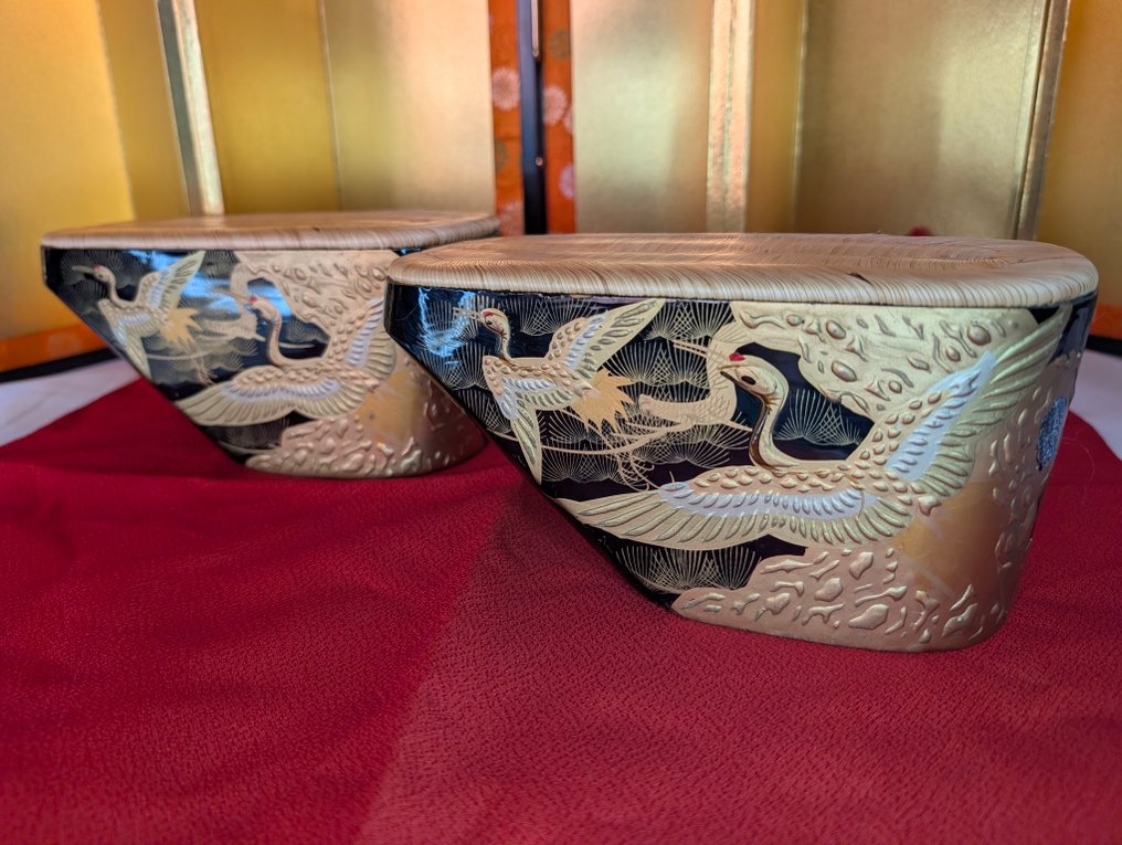 一对日本木屐“Pokkuri”“Okobo”，配以金色蒔绘鹤和贝壳镶嵌——昭和时期 - 木, 漆 - 日本 - 20世纪 #3.2