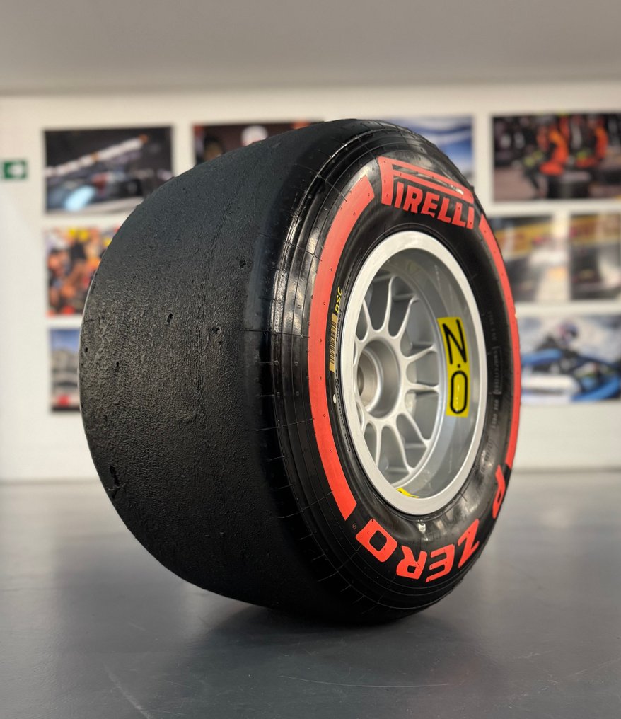 Ελαστικό με τη ρόδα - Pirelli - O.Z - Formule 1 **** NO RESERVE **** #2.1