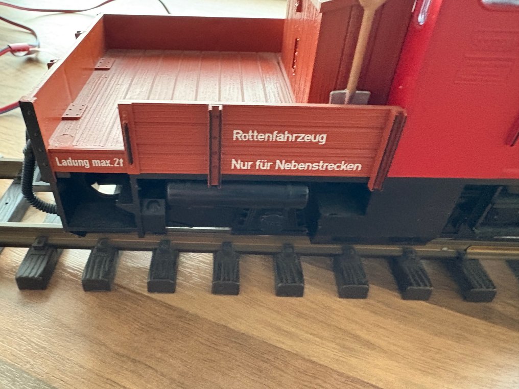 LGB G - Diversen - 火车组 (5) - Werktrein Schoema的“Rottenfahrzeug”配备四个低边轨车厢。 #4.3