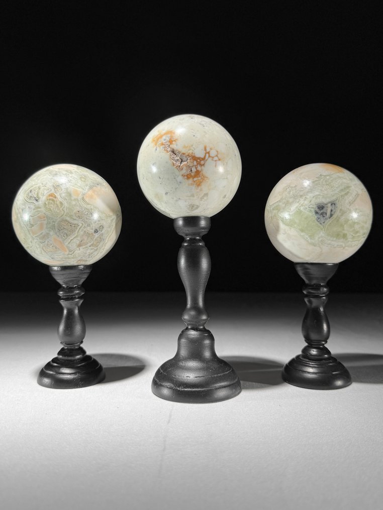 Χωρίς ελάχιστη τιμή - Υπέροχο σετ 3 ονύχων Σφαίρες σε προσαρμοσμένες βάσεις.- 1900 g - (3) #1.0