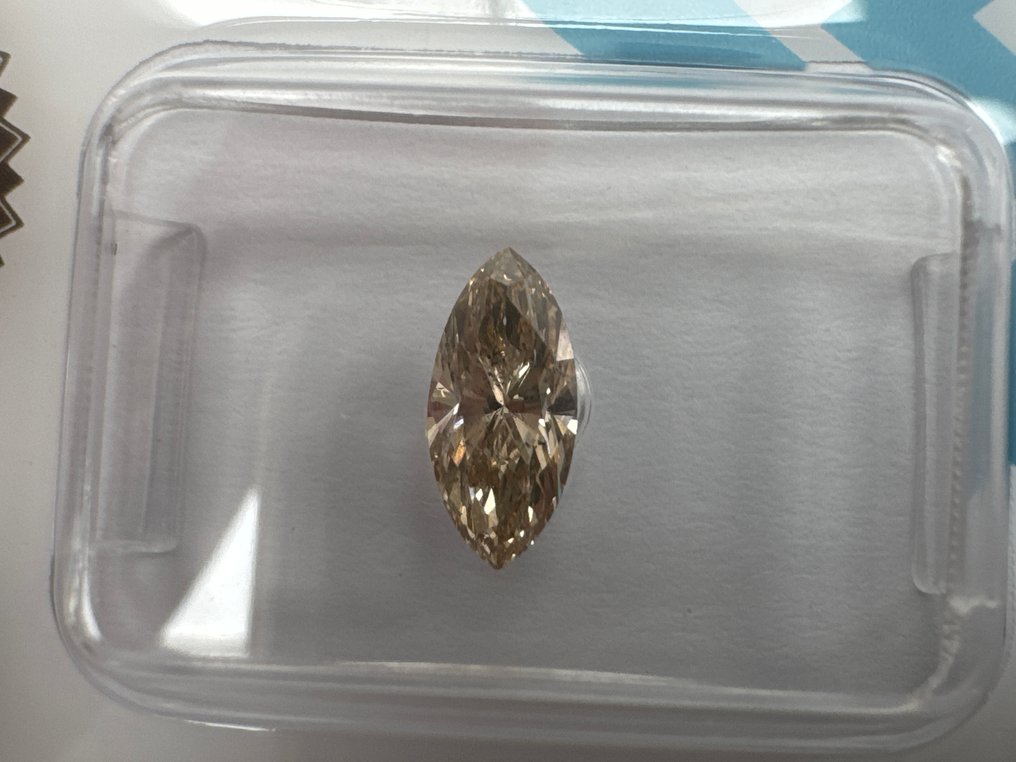 没有保留价 - 1 pcs 钻石  (天然色彩的)  - 0.71 ct - 榄尖形 - Fancy 稍帶棕色的, 黄色 - SI2 微内含二级 - 国际宝石研究院（IGI） #1.0