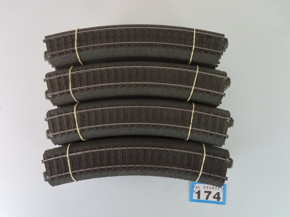 Märklin H0 - 24130 - Model train tracks (40) - 40-piece rail set with curved rail pieces, C-rail #2.1