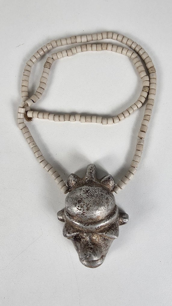 Colar de pérolas e alumínio - Pende - Congo RDC  (Sem preço de reserva) #1.0