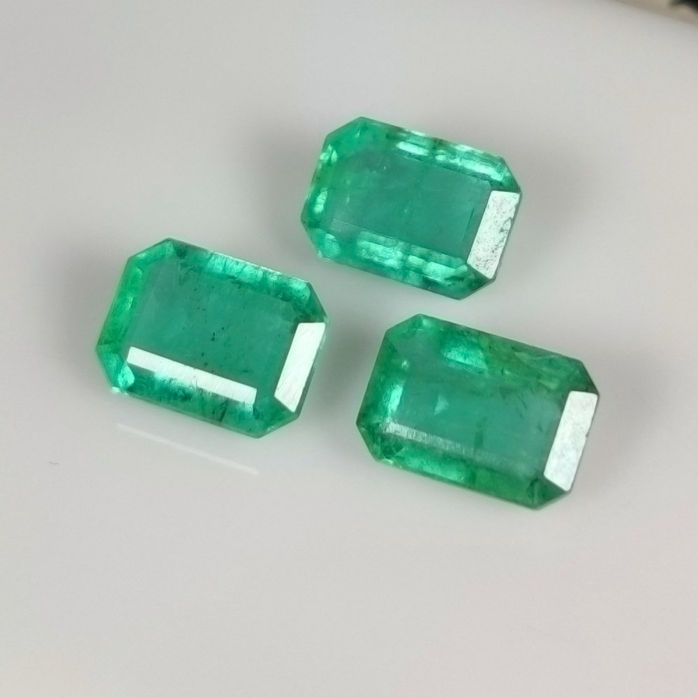 3 pcs  Esmeralda  - 7.14 ct - International Colored Gemstone Association (ICA GemLab) #1.0