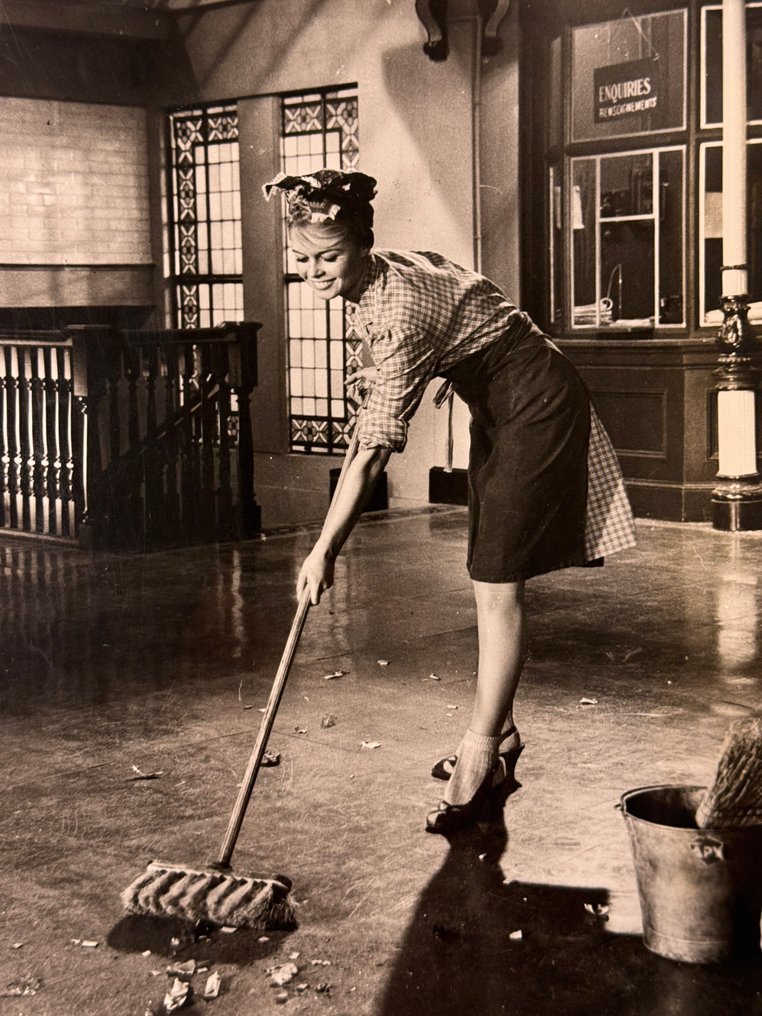 Columbia Pictures - Brigitte Bardot – Babette Goes to War (1959) – Original Vintage Press Photo #1.0