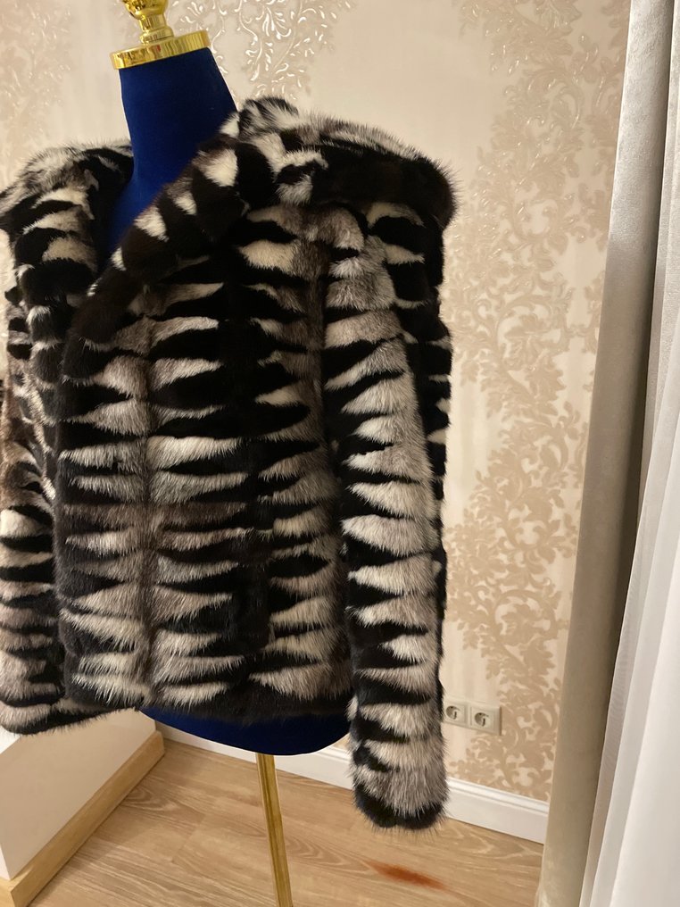 Artisan Furrier - Abrigo #1.0