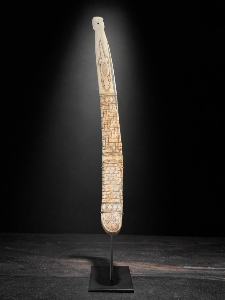 无底价 - 精美的苏门答腊骨制日历，配有定制底座 骨 - Bovine - 41 cm - 6 cm - 9 cm- 非《濒危物种公约》物种 -  (1) #1.0