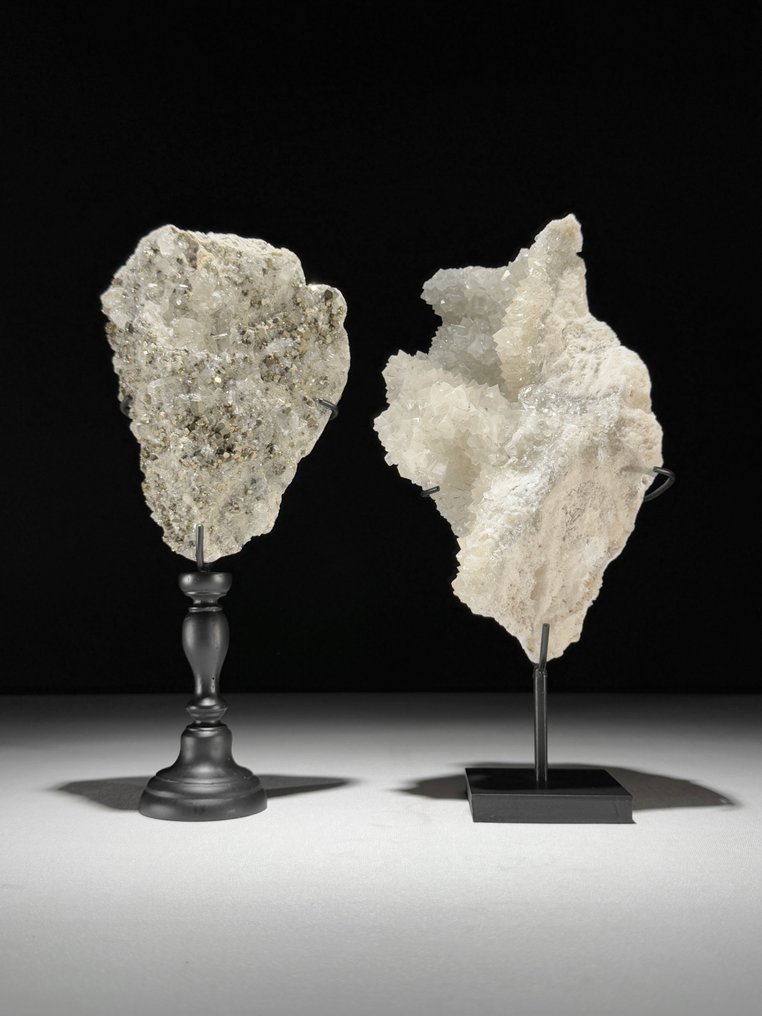 无底价 - 精美的黄铁矿与立方方解石一对 水晶簇放在定制支架上- 3800 g - (2) #1.0