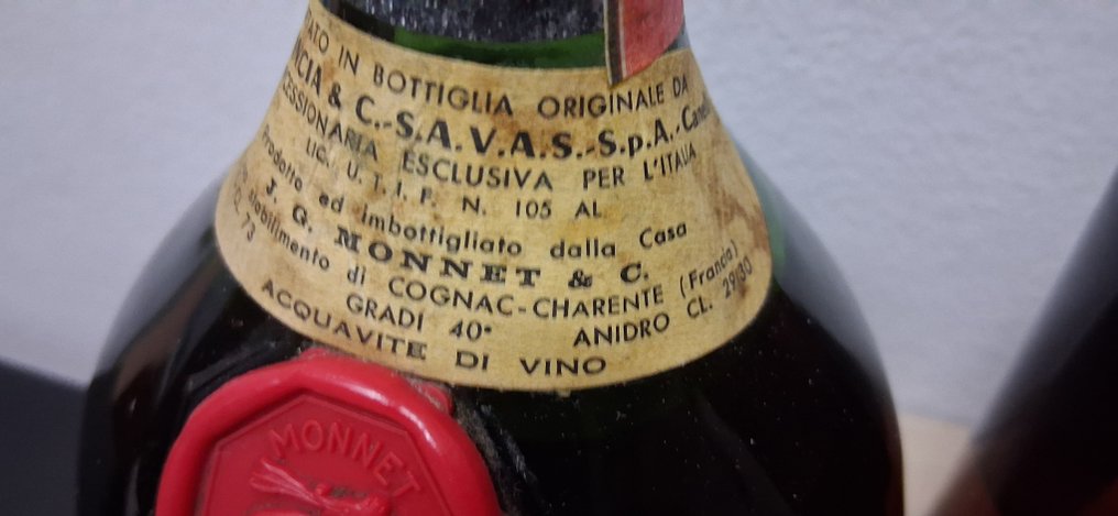 Martell, J. G. Monnet - cognac 3 star + cognac Anniversaire - b. 1970-talet - 730 cc, 73cl - 2 flaskor #3.2