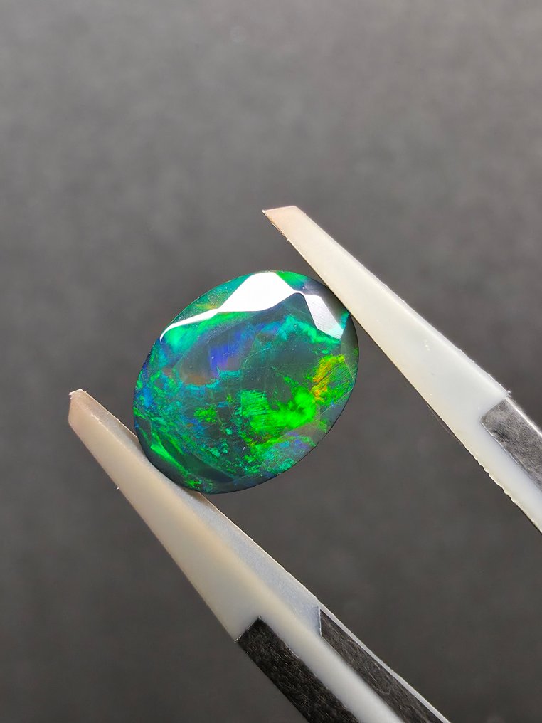 1.84tcw opal negru fațetat- 0.37 g - (2) #3.2