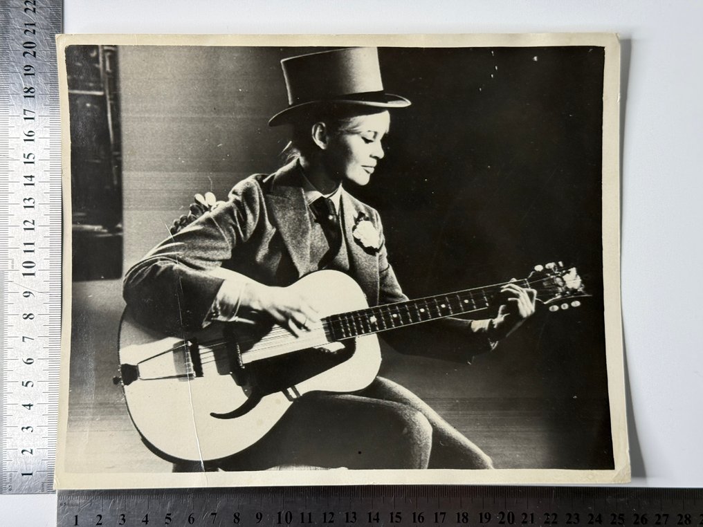 Keystone - Brigitte Bardot with Guitar #3.2