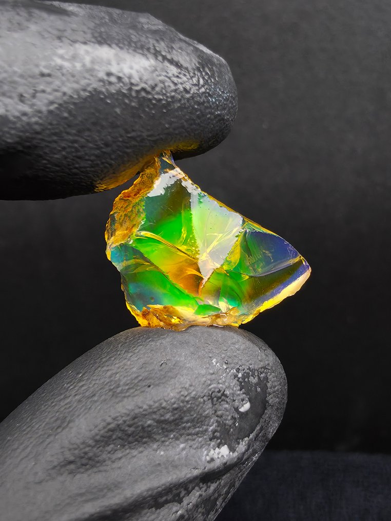 13.65ct natural crystal opal specimen Rough- 2.73 g #4.3