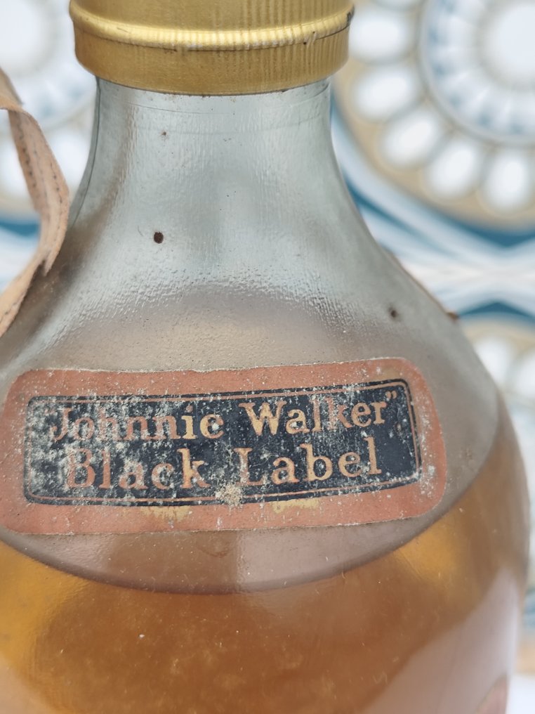 Johnnie Walker Black Label Extra Special  - b. Anni ‘60 - 75cl #3.2