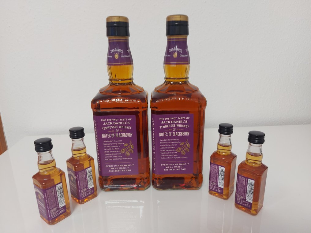 Jack Daniel's Tennessee Blackberry  - 5cl, 70cl - 6 pullojen #1.0