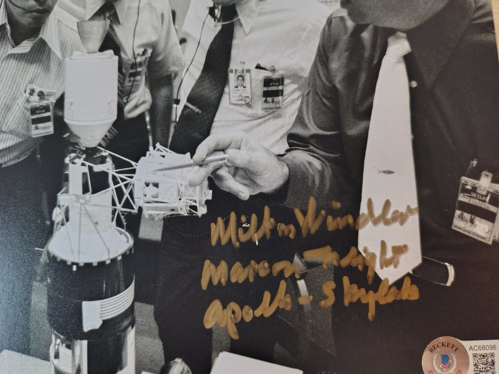 NASA 阿波罗13 - 飞行指挥官 - 米尔顿·温德勒 - 签名照片附 Beckett 认证书 - 2020+ #2.1