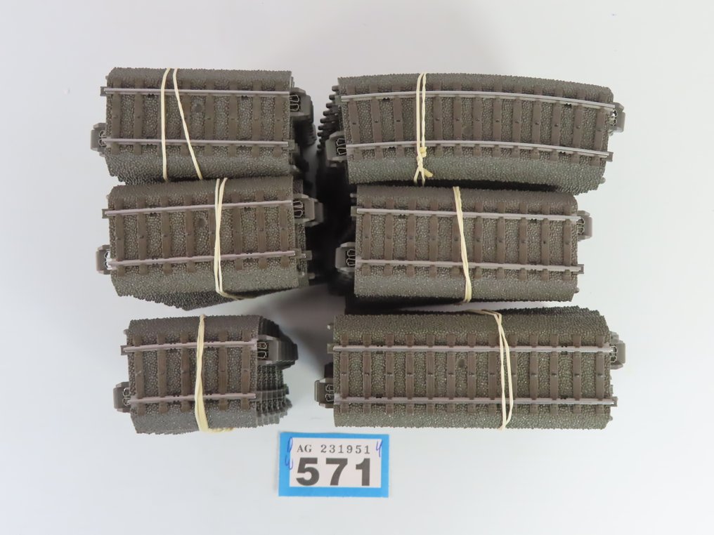 Märklin H0 - o.a. 24064/24077/24094 - Model train tracks (60) - 60-piece rail set with bent and straight rail sections, C-rail. #2.1