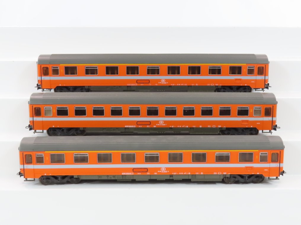 Roco H0 - 4236A/44307/4237D - Modelltog passasjervogn (3) - 3x 4-etasjes sneltogvogner, første og andre klasse - NMBS #1.0