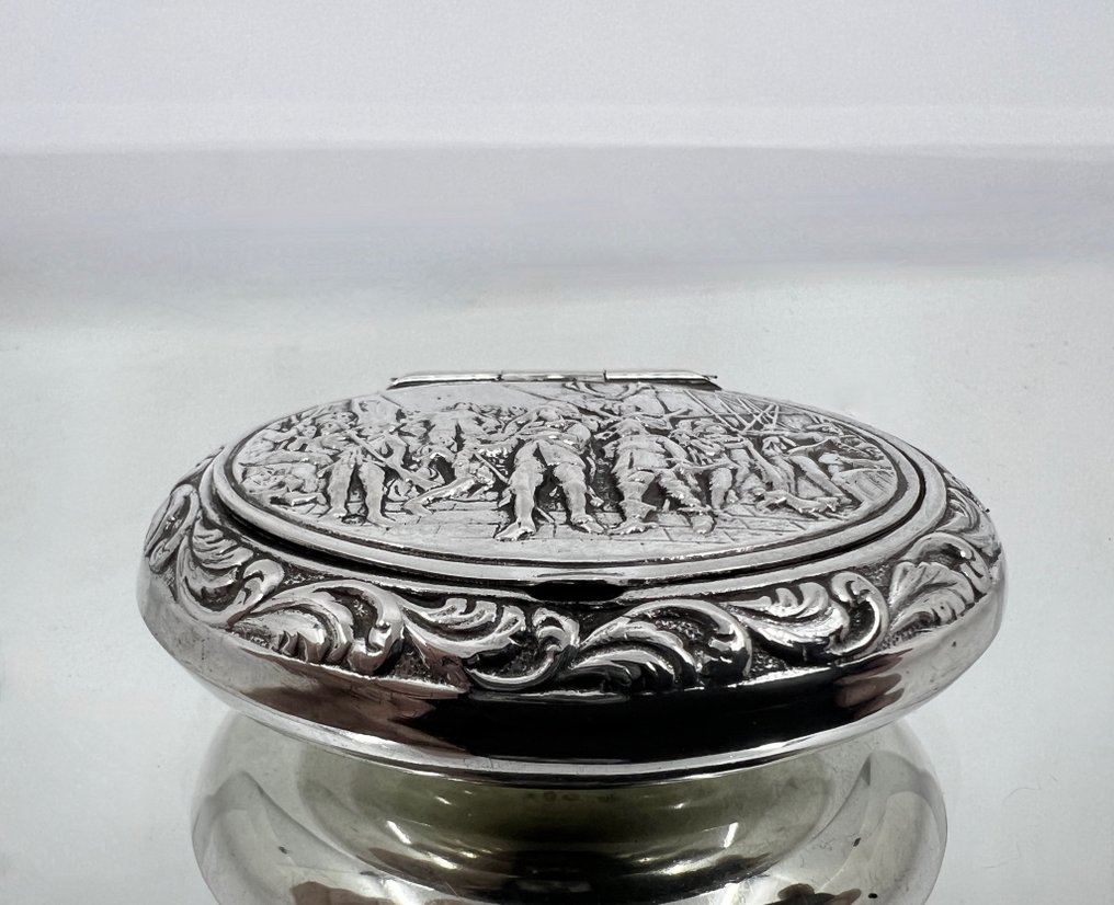 de Leeuw den Bouter - Caixa - deep repoussé figures - .835 prata #4.3