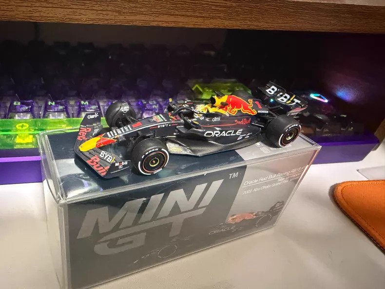 MINI GT 1:64 - Model samochodu - Oracle Red Bull Racing RB18 #1.0
