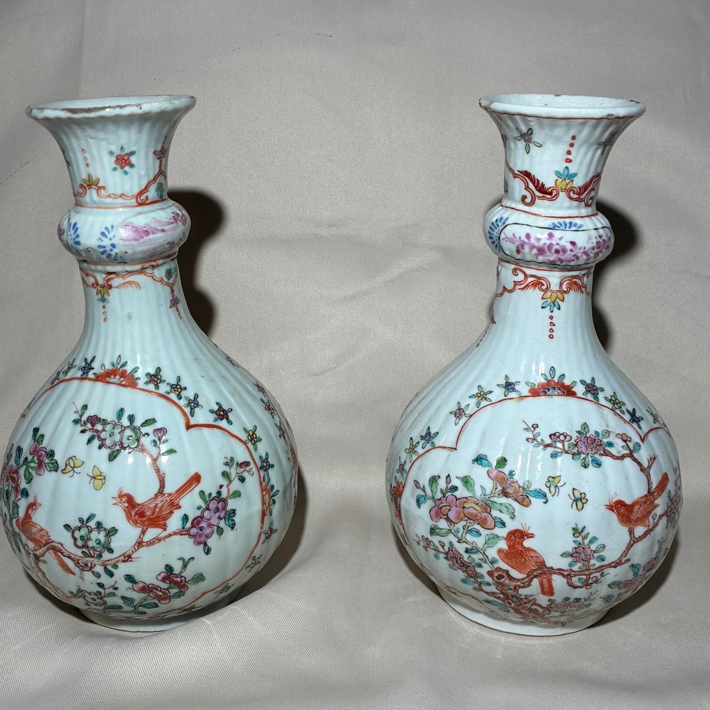 Ζευγάρι κανάτες-βάζα με κυλινδρική μορφή και διακόσμηση πουλιών (Πωλείται χωρίς τιμή ελάχιστης - Πορσελάνη - Κίνα - Qianlong (1736-1795) #1.0