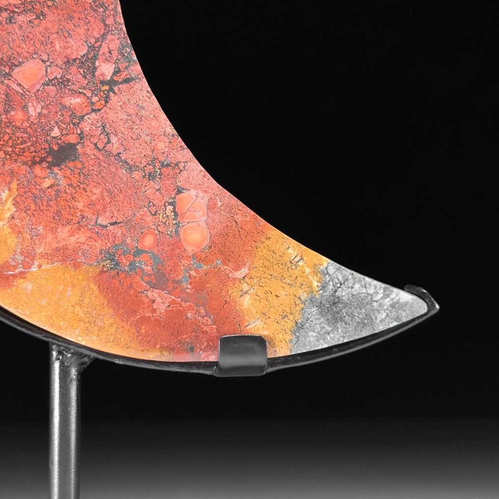 无底价 - 精美的红色 Maligano Jasper 新月形,配有定制支架 - 高度: 28 cm - 宽度: 15.5 cm- 1900 g - (1) #4.3