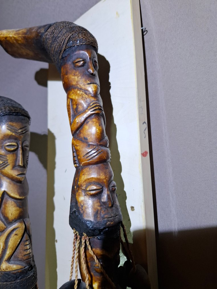 Ζευγάρι μεγάλων χειροποίητων τελετουργικών ραβδιών από κόκκαλα, αφρικανικής φυλετικής / εθνογραφικής (χωρίς τιμή ασφαλείας) #3.2