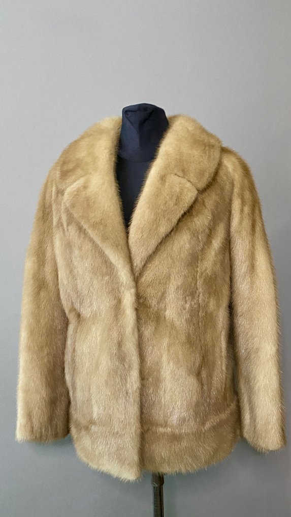 Artisan Furrier - Abrigo de piel #3.2