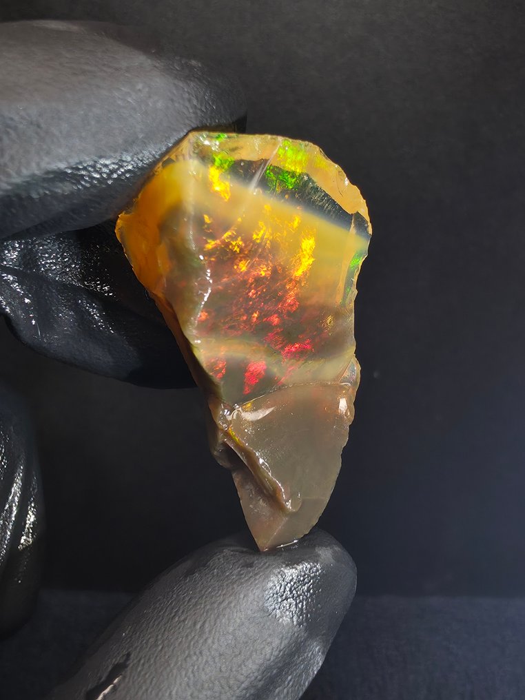 43.30ct Natural Crystal Opal Specimen Rough- 8.66 g #2.1