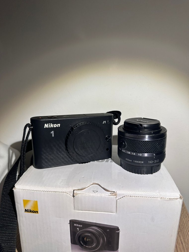 Nikon 1 J1 + Nikkor 1 10-30 Cameră digitală #1.0