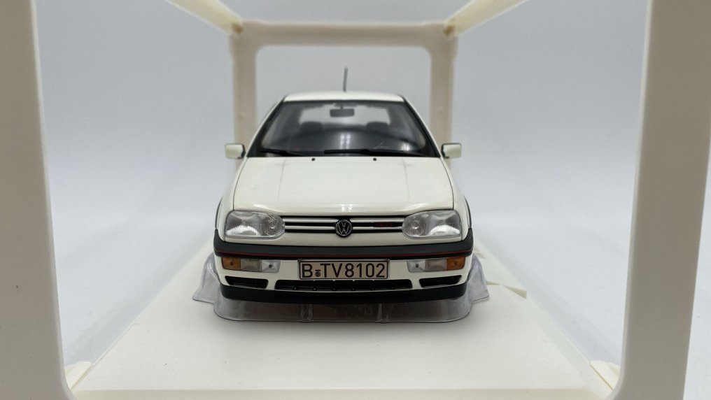 Norev 1:18 - Model car - Volkswagen Golf GTI 1996 20 Years Anniversary Edition - (cod.C28) #1.0