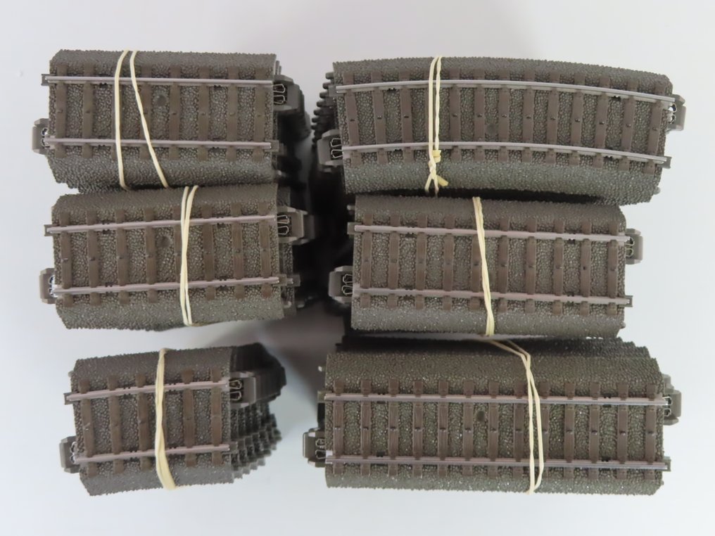 Märklin H0 - o.a. 24064/24077/24094 - Model train tracks (60) - 60-piece rail set with bent and straight rail sections, C-rail. #3.2