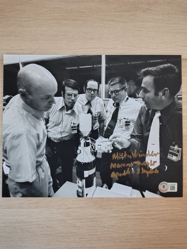 NASA 阿波罗13 - 飞行指挥官 - 米尔顿·温德勒 - 签名照片附 Beckett 认证书 - 2020+ #1.0