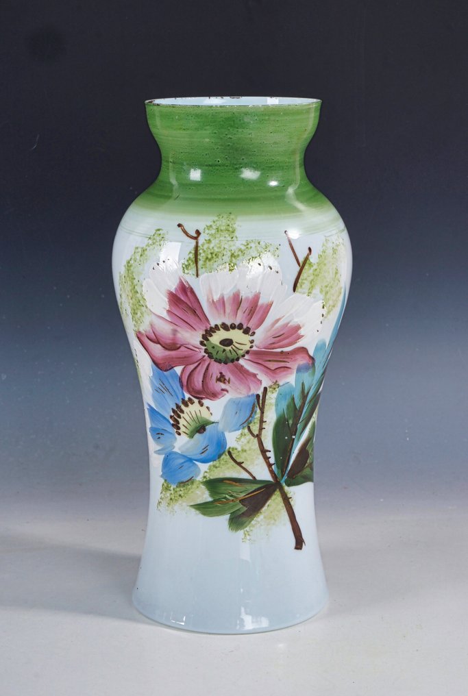 Βάζο -  Οπαλίνιο γυάλινο βάζο με χειρογραφικό διακοσμημένο με λουλούδια, ιστορισμός • Μποχέμια • περίπου - Γυαλί οπαλίνης #3.2