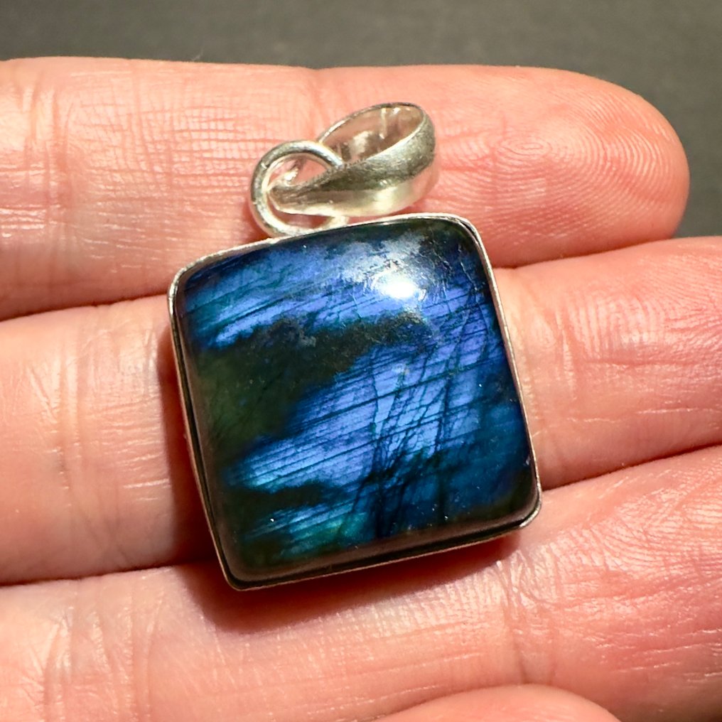 Λαμπραδορίτης Κρεμαστό κόσμημα - Ύψος: 20 mm - Πλάτος: 19.9 mm- 8.06 g - (1) #1.0