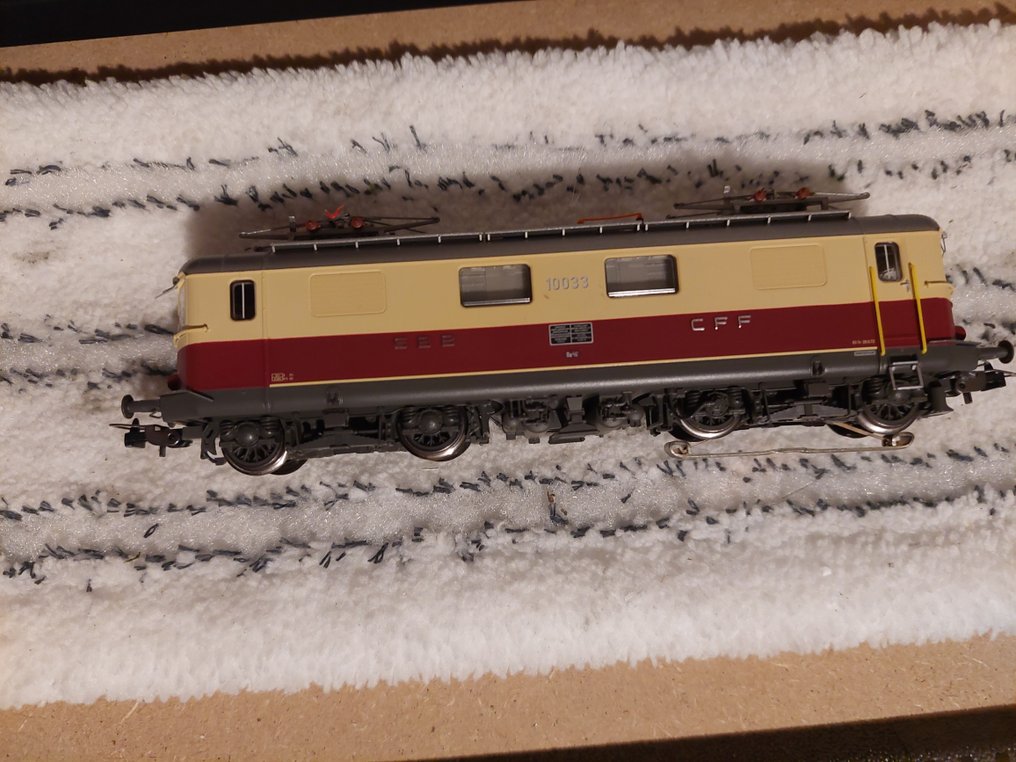 Piko H0 - 96891 - Locomotiva elettrica (1) - Re 4/4I con il suo completo. - SBB #2.1