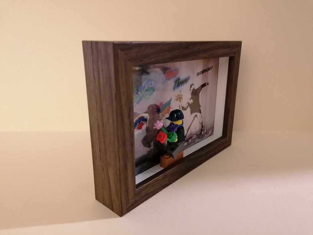 Lego Μίνι φιγούρα - Art - The Flower Thrower - Banksy #3.2