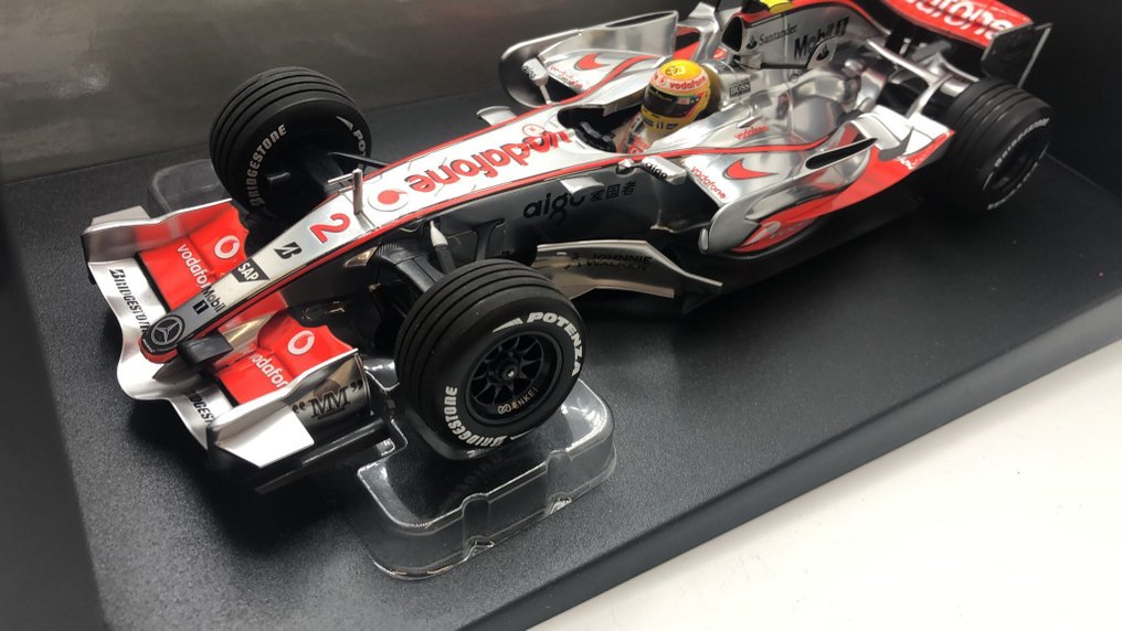 Minichamps 1:18 - Modellino di auto - Vodafone McLaren Mercedes MP 4-22 L.ewis Hamilton Showcar 2007 - (cod.C34) #1.0