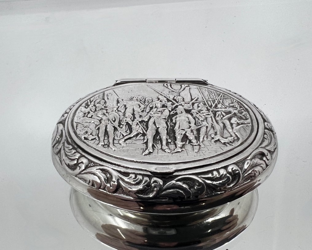 de Leeuw den Bouter - Caixa - deep repoussé figures - .835 prata #1.0