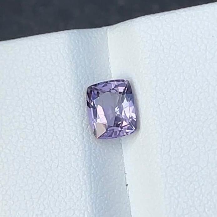 没有保留价 - 1 pcs  绿色 尖晶石  - 1.38 ct - 国际有色宝石协会（ICA GemLab） - 稀有紫色尖晶石 #1.0