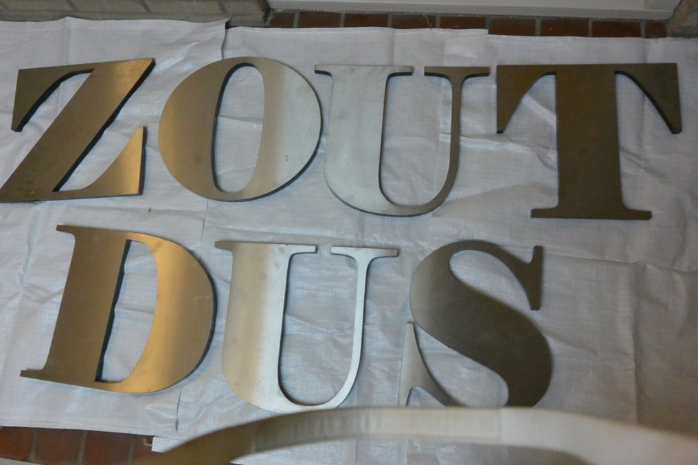 ZOUT DUS - Διαφημιστική πινακίδα (7) - Ρητίνη #1.0