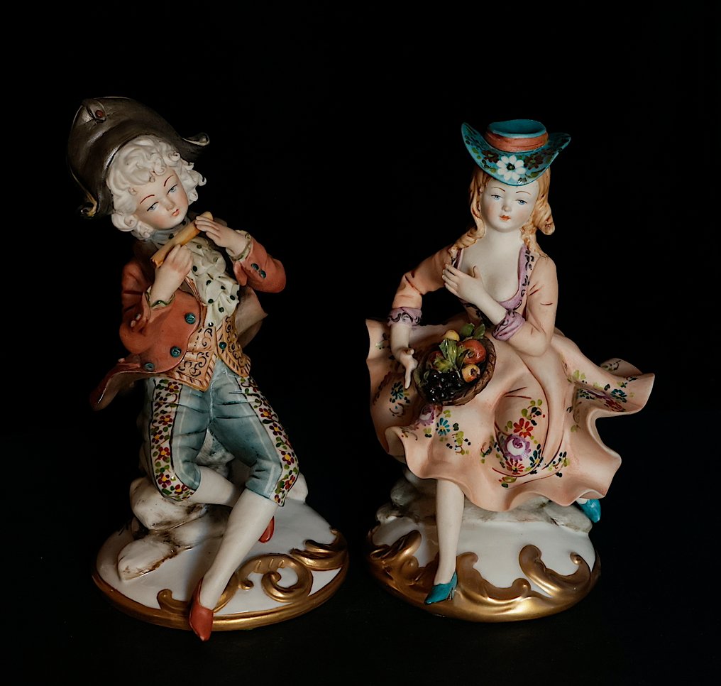 Capodimonte - Volta - Statue, "Coppia di giovani” - 15 cm - Porcelain #1.0