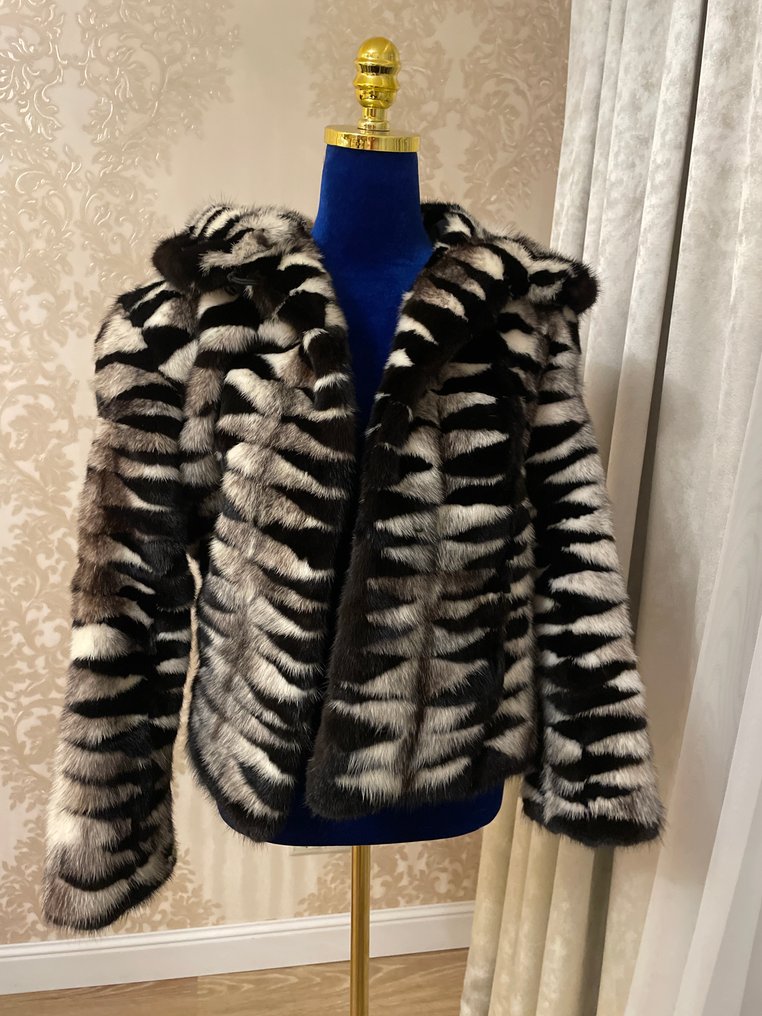 Artisan Furrier - Abrigo #1.0