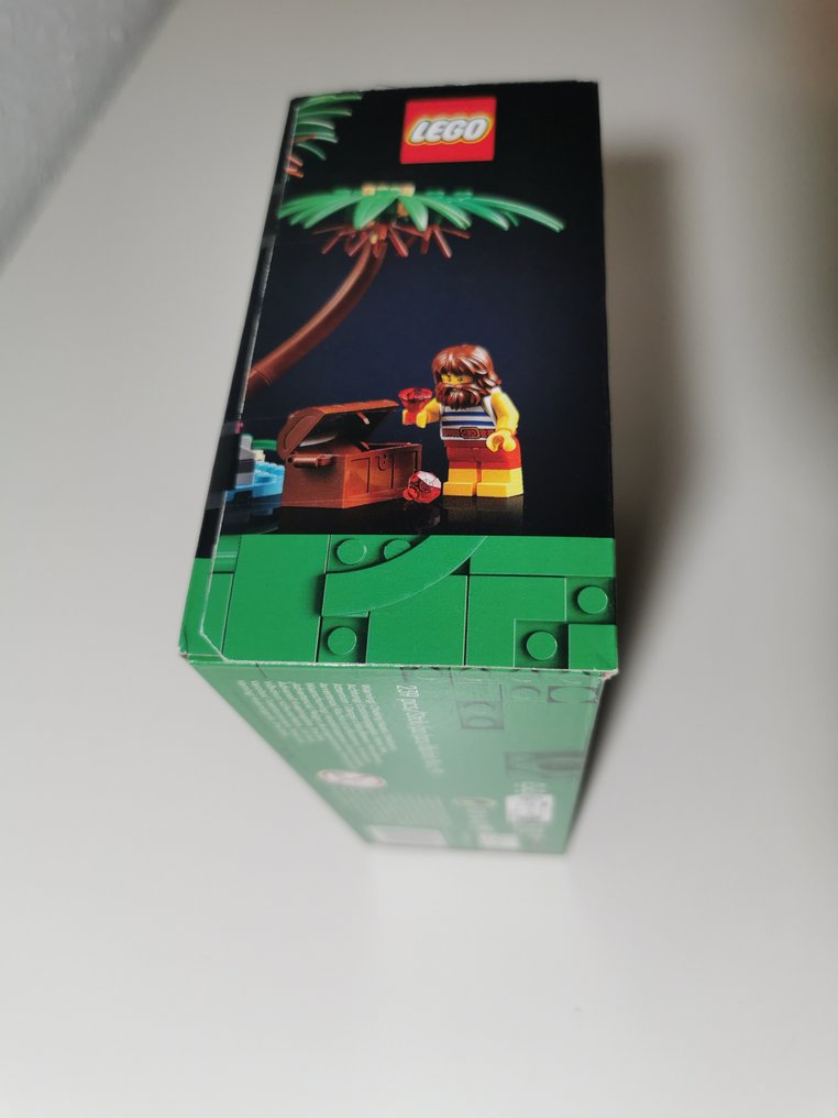Lego Set - 40566 - Promotional - Ray The Castaway #2.1