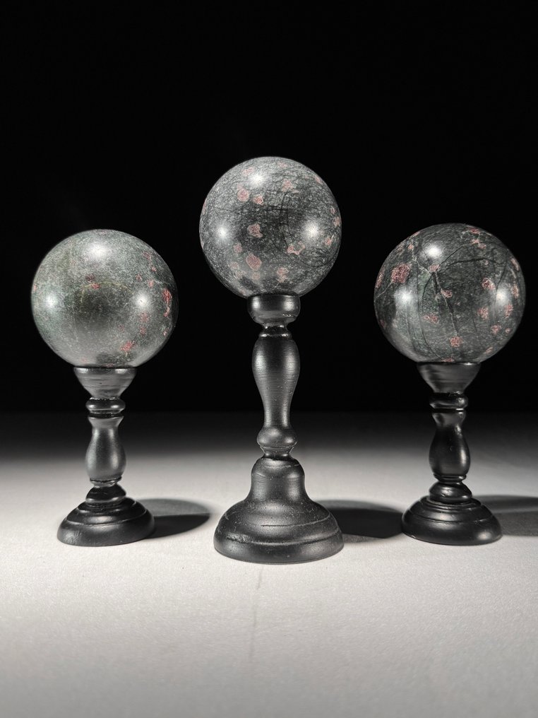 Senza prezzo di riserva - Meraviglioso set di 3 Ruby Zoisite grezzi Sfere su supporti personalizzati- 2000 g - (3) #2.1