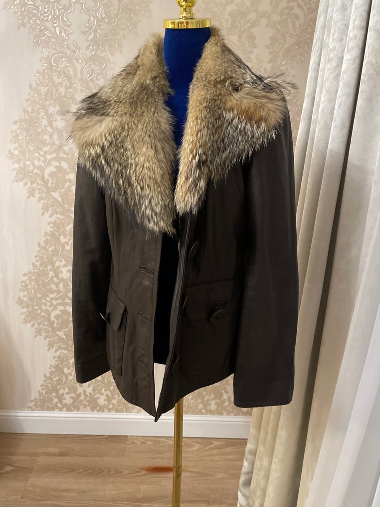 Artisan Furrier - Abrigo #1.0