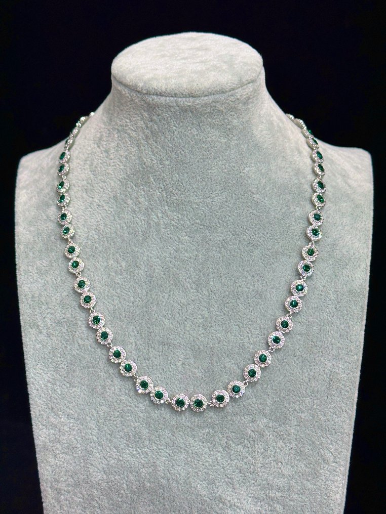 Swarovski - Statue, Matrix Tennis Collection Round-Cut Green Crystal Necklace - 0 cm - Cristal #1.0