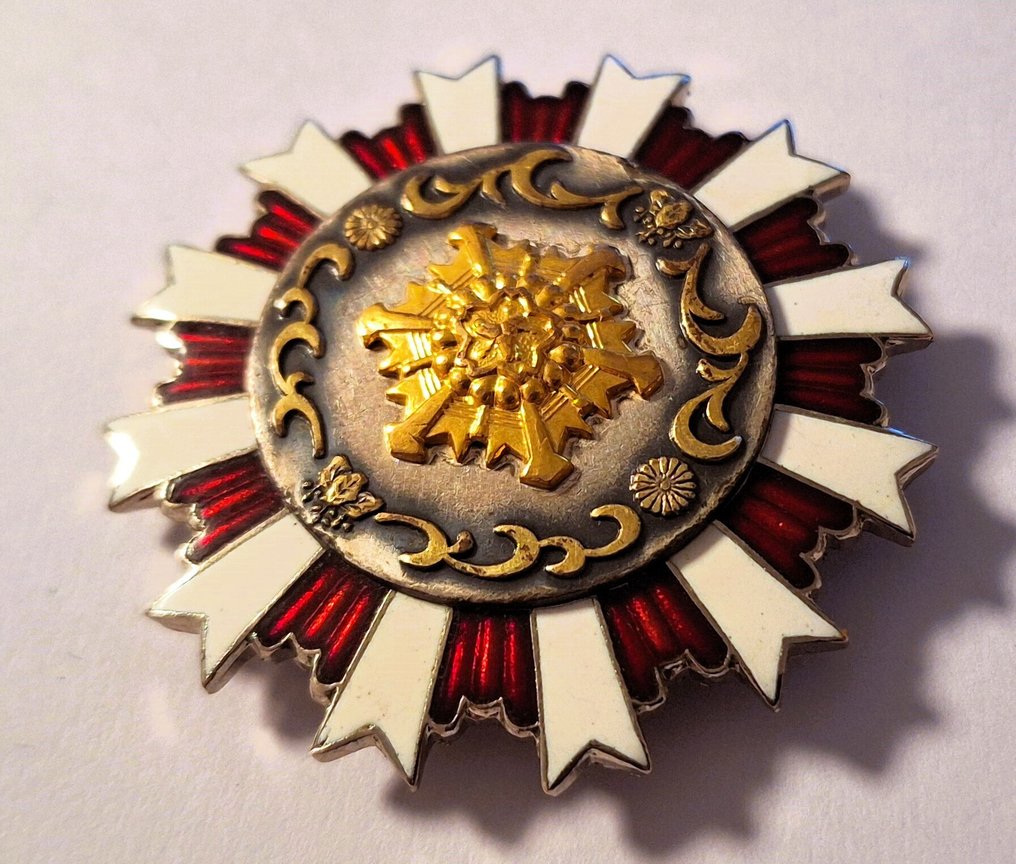 Ιαπωνία - Μετάλλιο - JAPAN MERIT Order( The largest version) with the wtite and red enamel( silver and  gold) #2.1