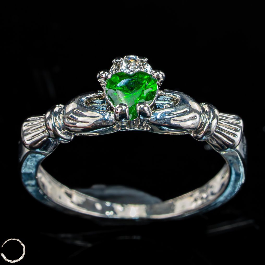 来自925纯银的独家Dioptas戒指 – 一个象征爱、忠诚与永恒之美的15.25克拉宝石- 3.05 g #4.3