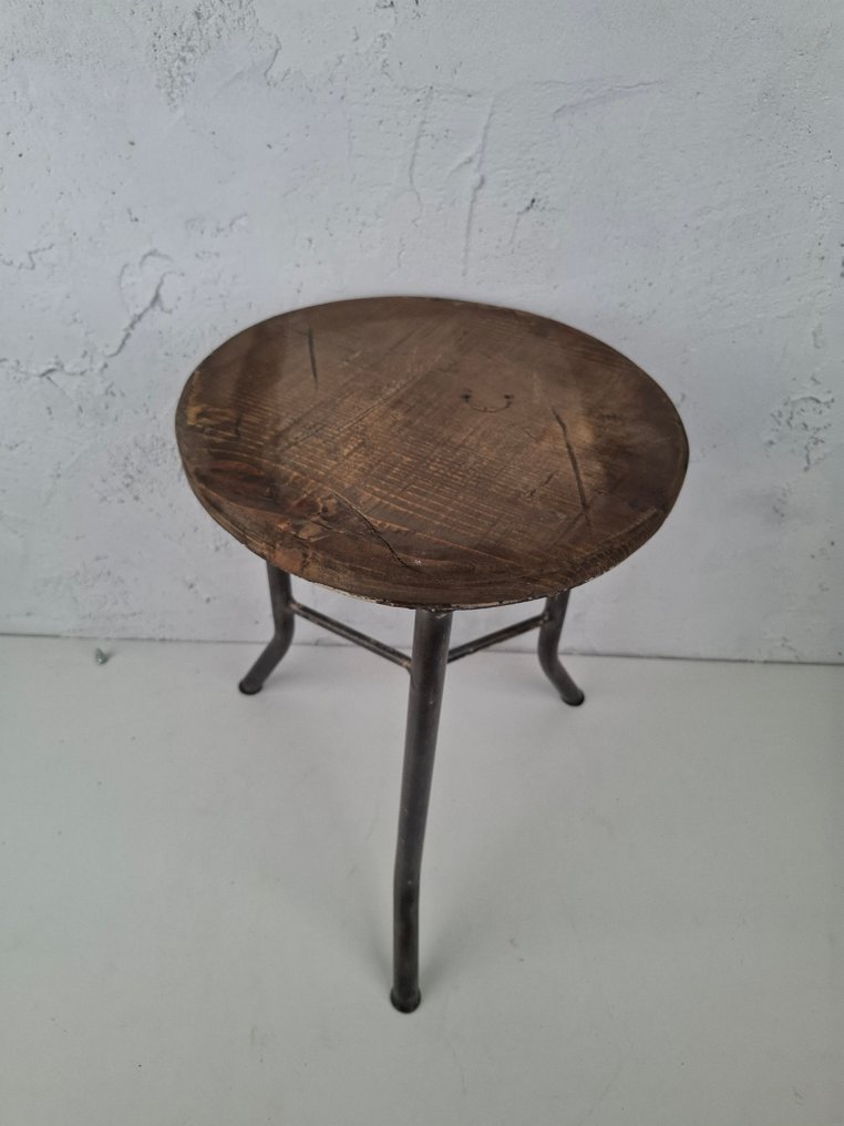Hocker - Stahl - Der Holzstuhl war. #2.1