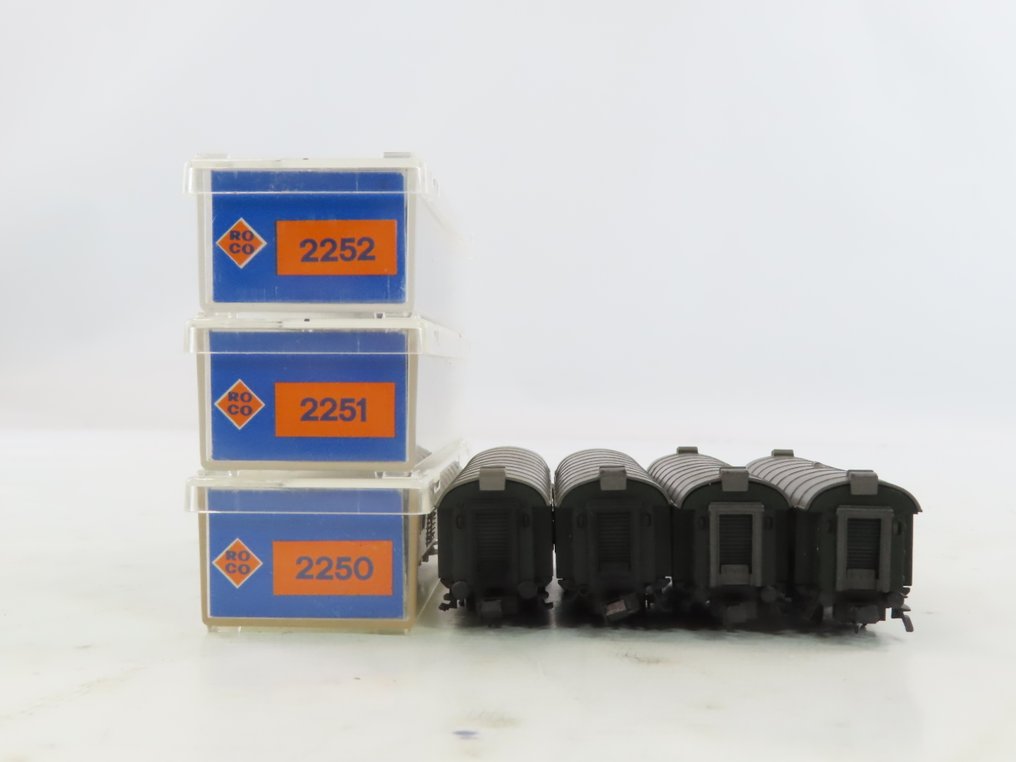 Roco N轨 - 2250/2251/2252 - 模型火车客运车厢 (7) - 7辆3等座位的乘客车厢,分为一等/二等和二等舱 - DB #4.3